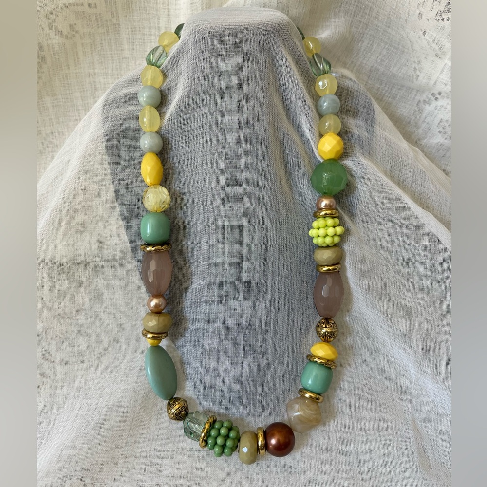 Elegant Multicolor Beaded Necklace